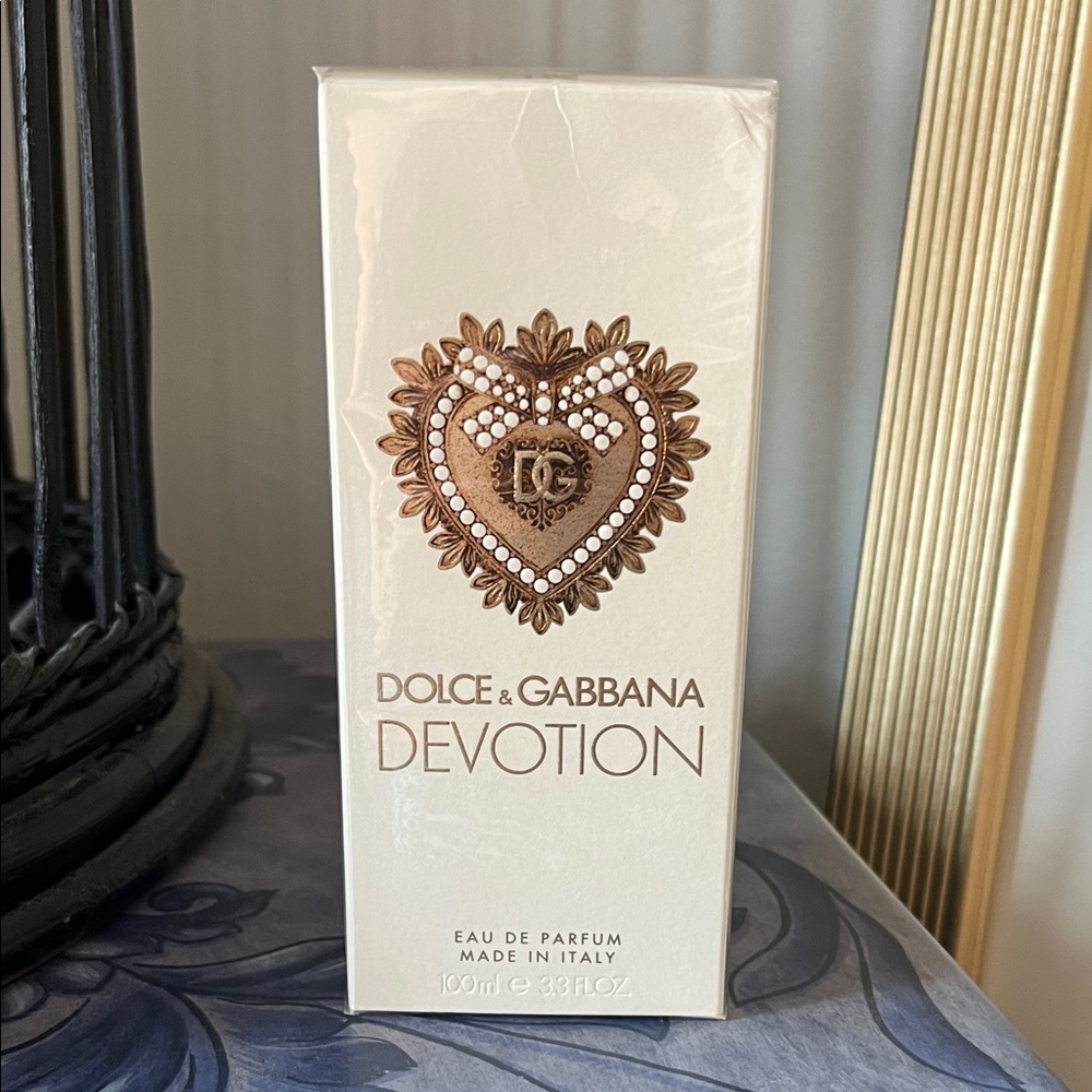 Dolce & Gabbana Devotion - Cream & Gold Packaging
